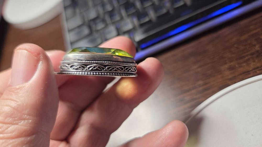 Pandativ vintage argint cu peridot mare