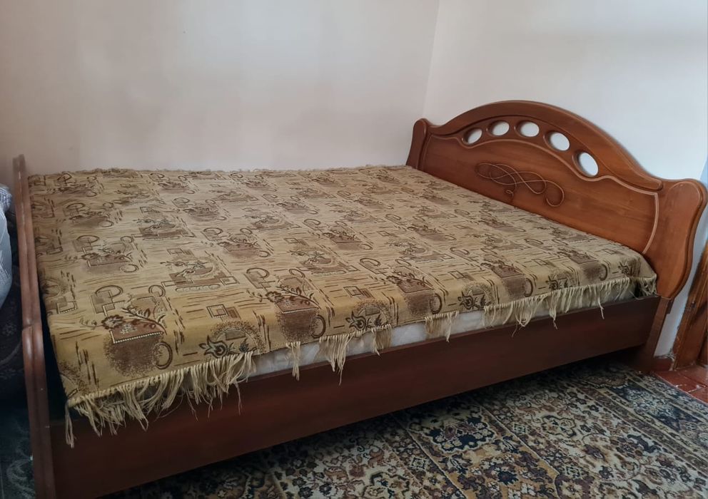 Продам спальный гарнитур