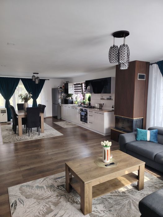 Vând casa com. Mihai Viteazu
