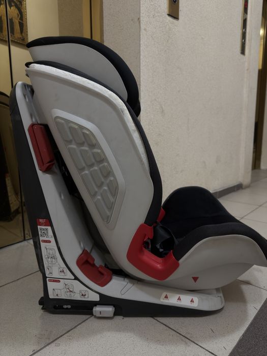 Автомобильное кресло