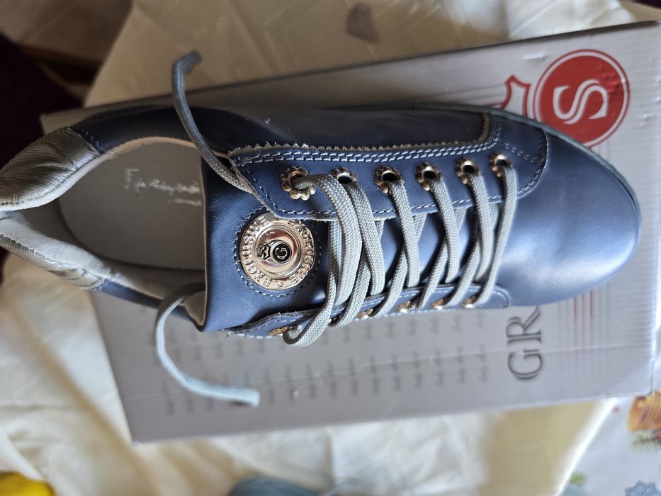 нови обувки с мека стелка 38 номера