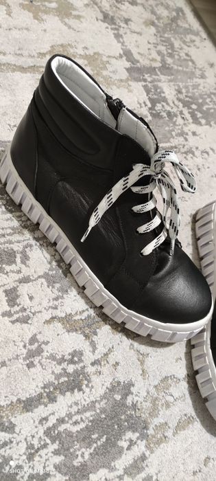 Черни високи обувки