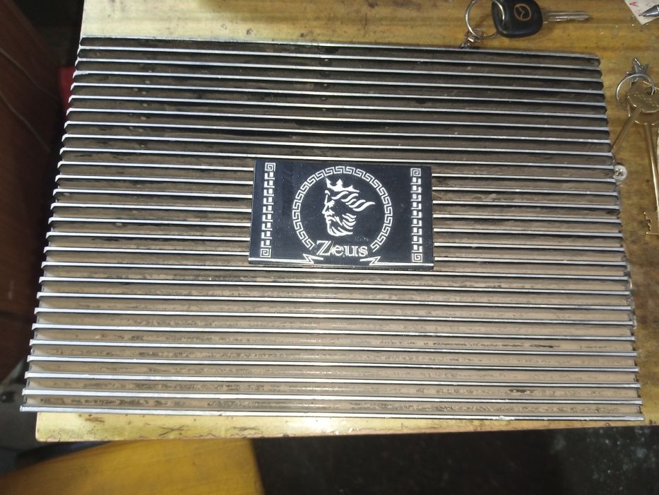 Продам усилок зевс