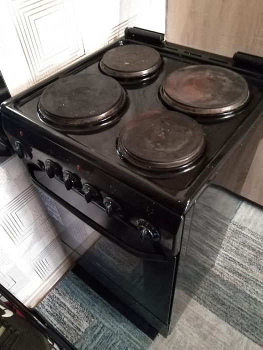 Продам электрическую плиту