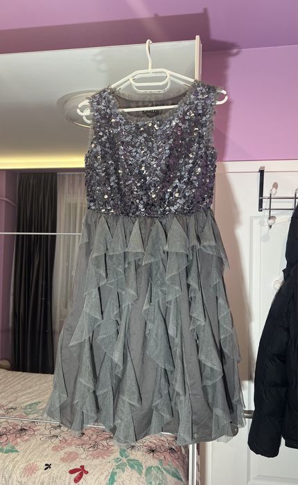 Сива рокля с пайети