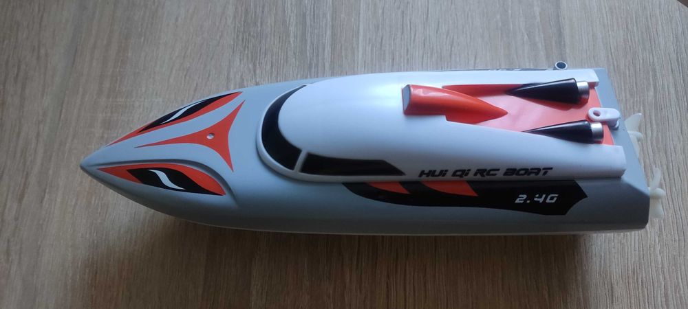 Радиоуправляема лодка