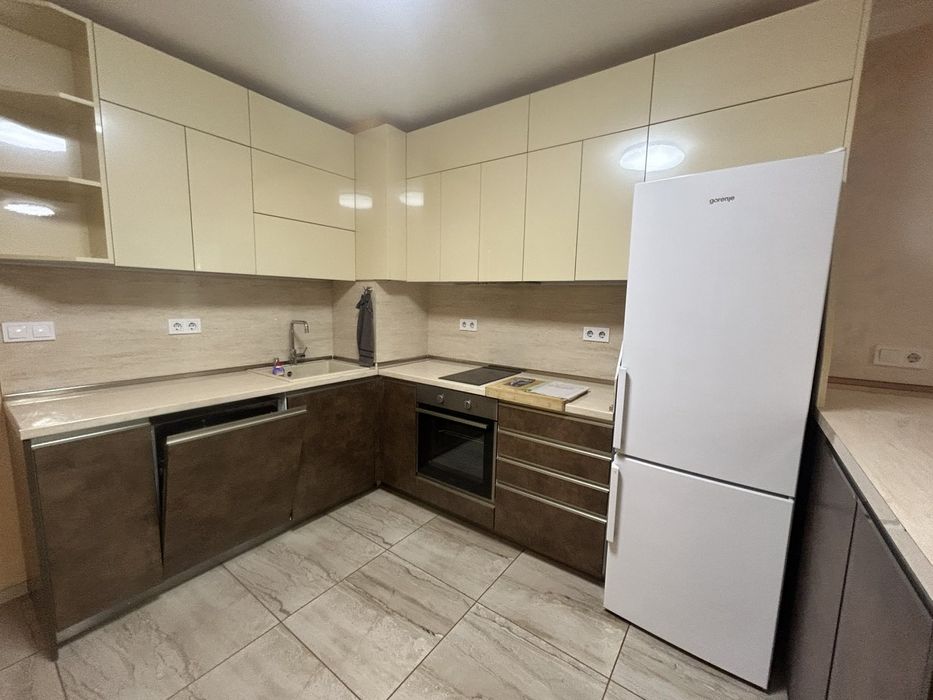 Дава се под наем Тристаен апартамент в Пловдив, Захарна фабрика - 92 кв.м за 612 € - Снимка #1