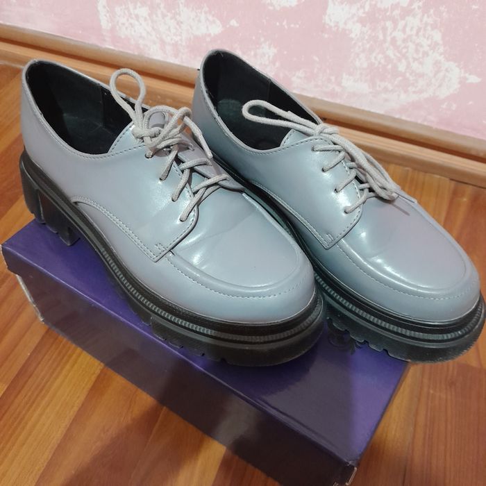 Туфли лоферы серого оттенка