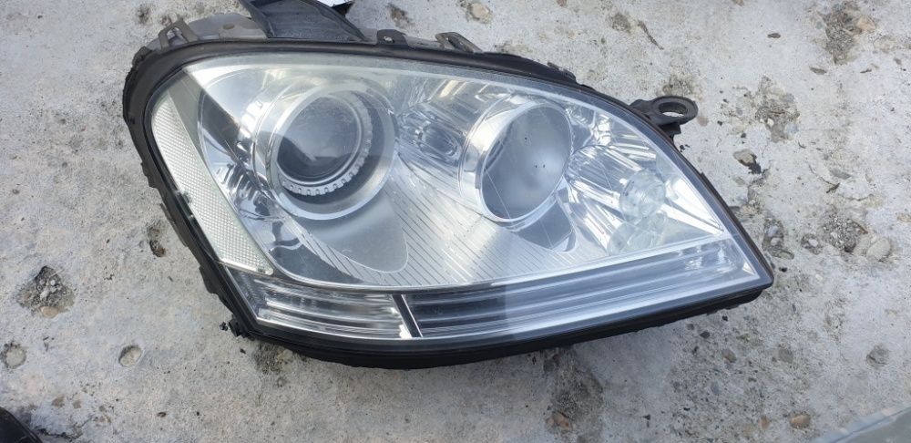 Far xenon Mercedes ML W164 ML320 ML280 Ml350 ML420 ML500