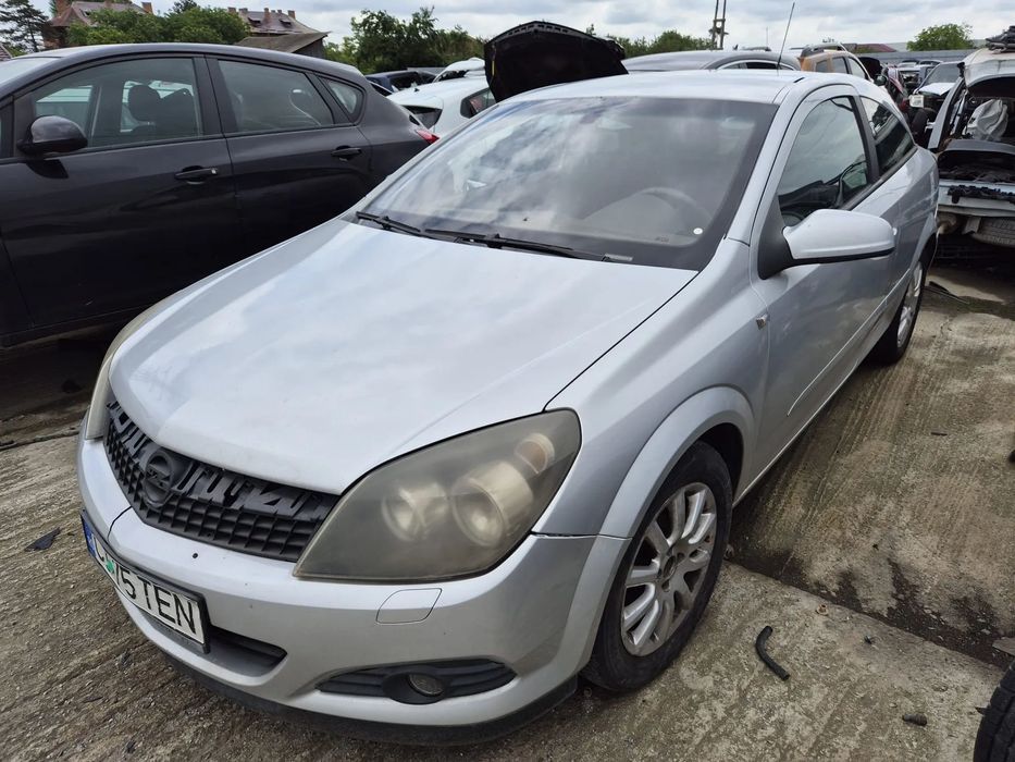 Dezmembram  Opel Astra H GTC, an 2006, 1.6 Benzina cod 16XEP