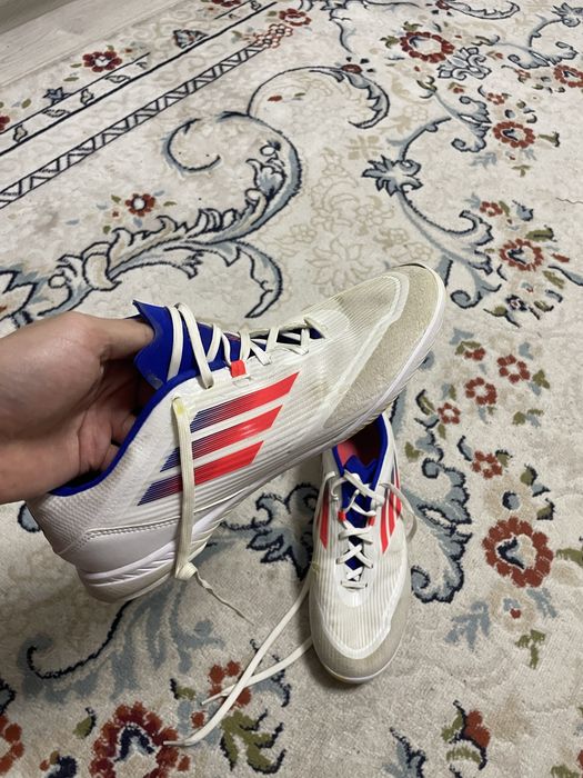 Продам футзалки Адидас оригинал