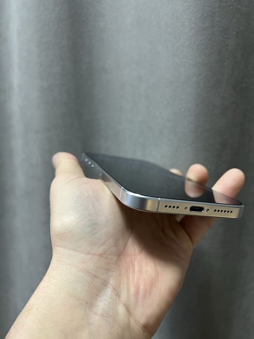 Продам iPhone 16 Pro Max 512GB  AKB 97%