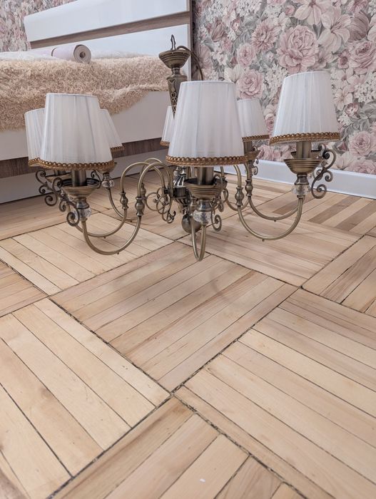 Люстра восьмирожковая