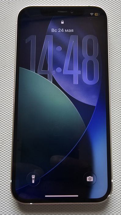 iPhone 12 сотилади , кўриниши расмларда . 64gb