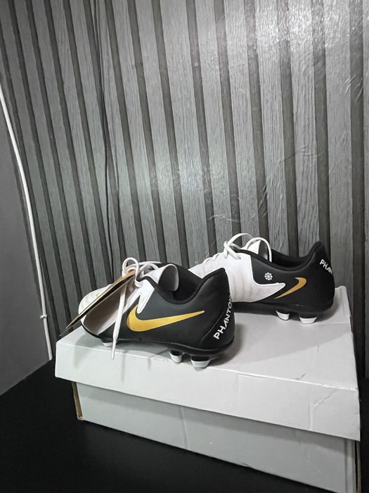 Ghete de fotbal nike