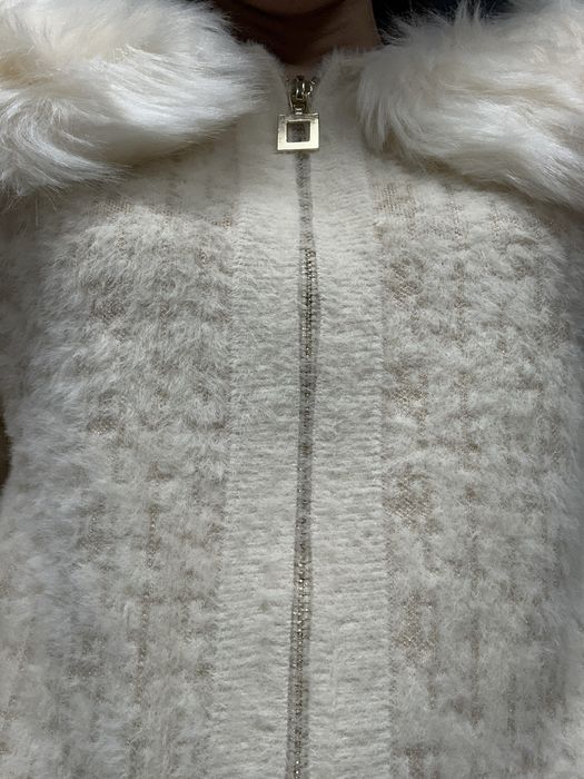 Къса Кашмирена жилетка с пухена яка