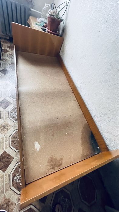 Отдам даром диван и кровать