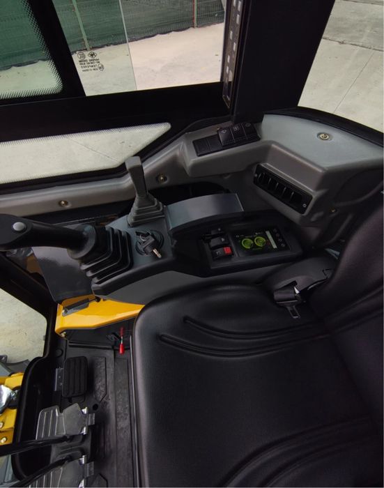 Багер Kubota Shantui