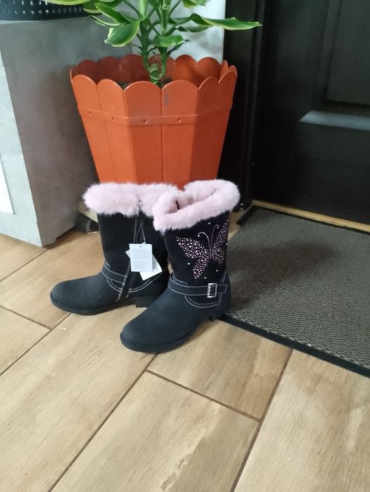 Ghete noi de vânzare