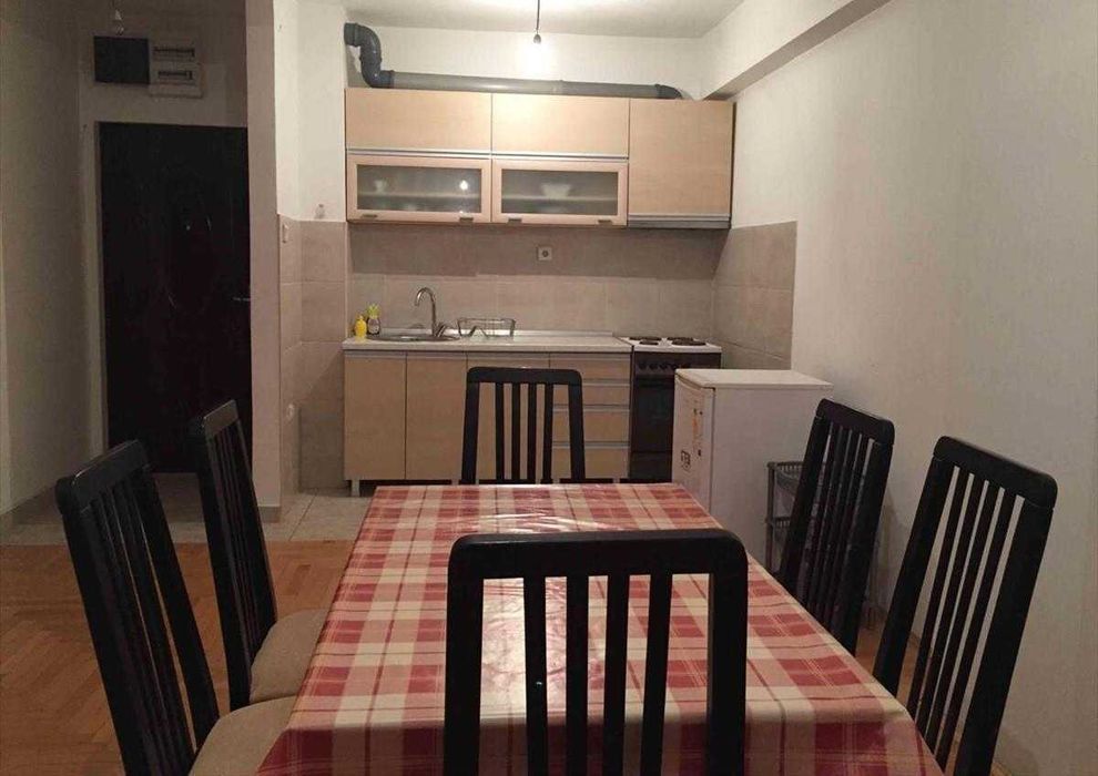 Дава се под наем Двустаен апартамент в Бургас, Славейков - 63 кв.м за 204 € - Снимка #2