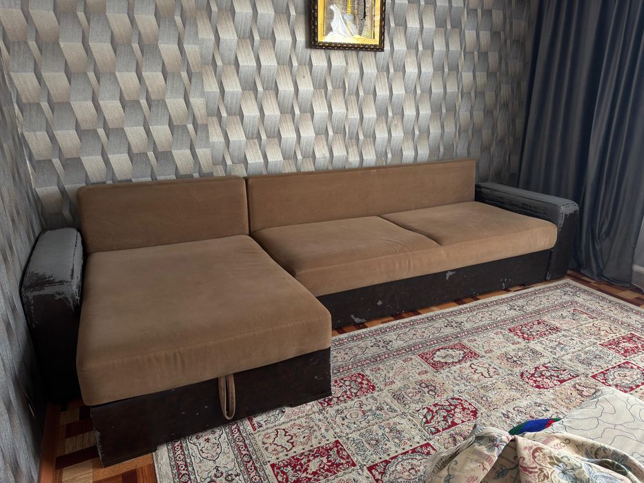 Диван угловой продам