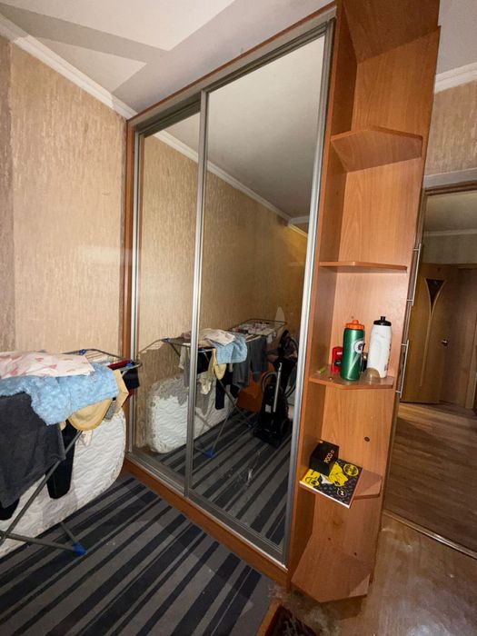 Шкаф с зеркалом