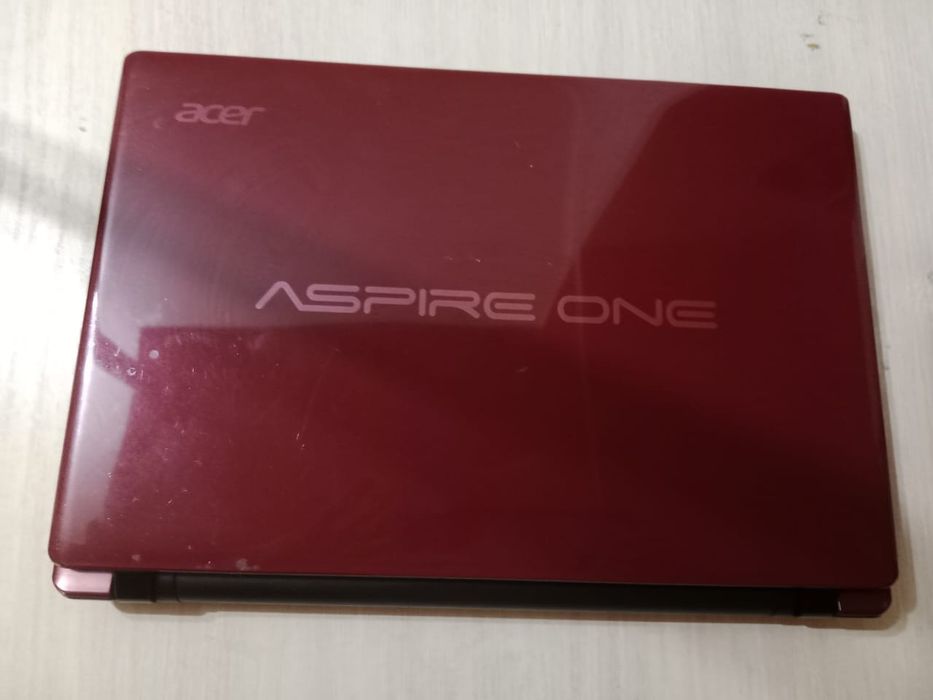 Нетбук подам работает норм