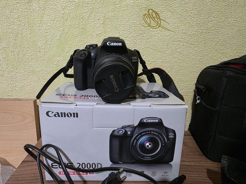 Фотоапарат Canon eos 2000d