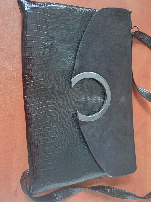 Черна дамска чанта