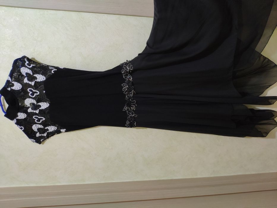 Платье.          .