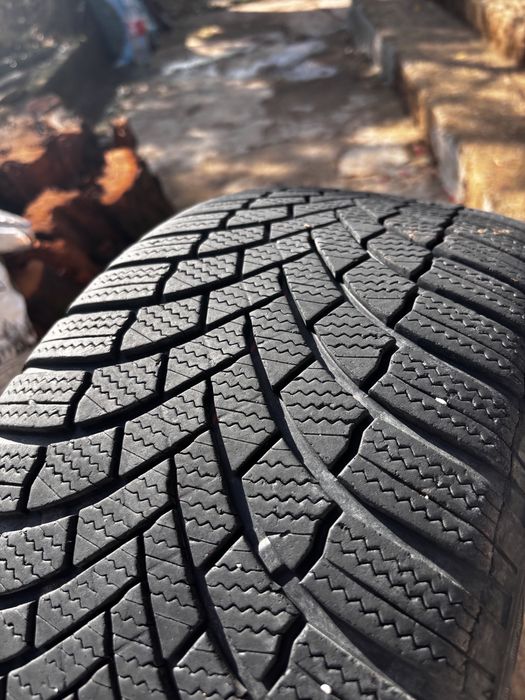 Зимни гуми Bridgestone 225/50 R17 – DOT 2021, като нови