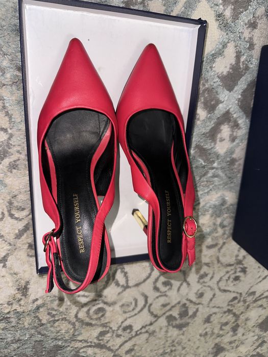 Продам босоножки