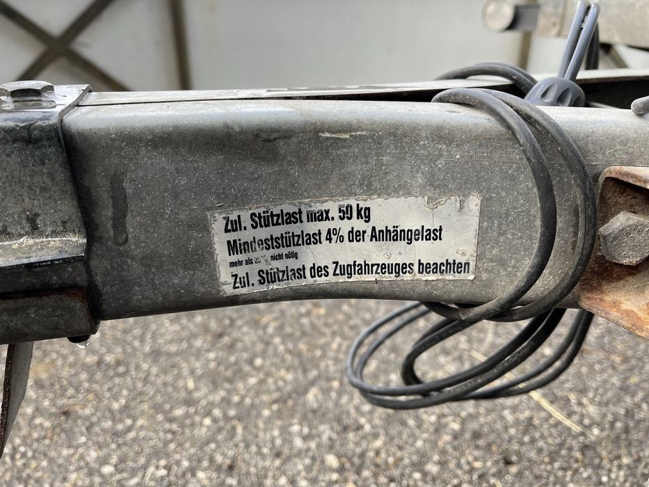 Ремарке за лек автомобил с документи