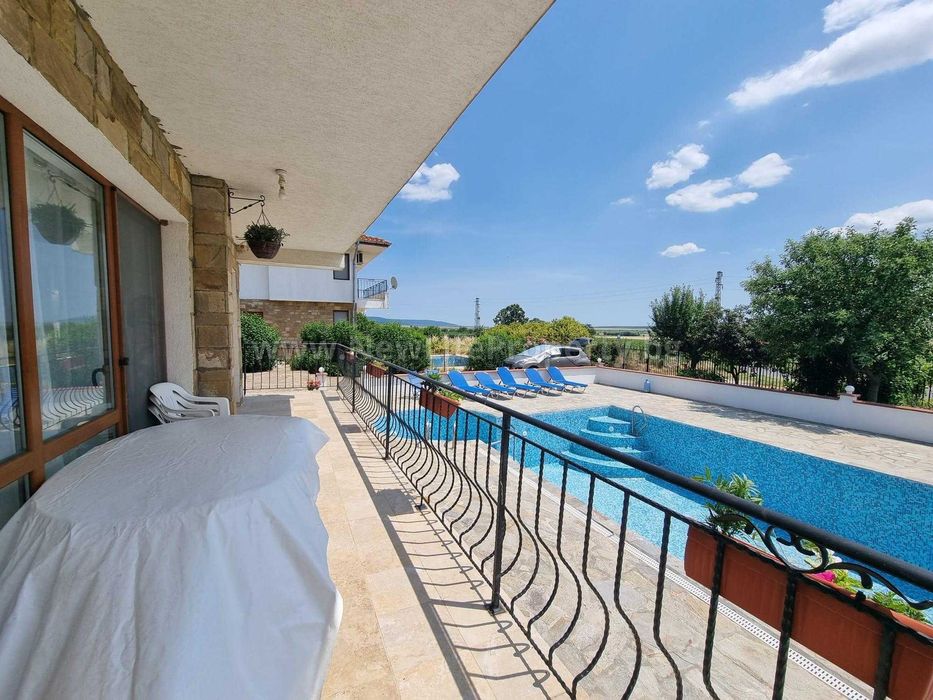 Двуетажна къща с басейн в п. Горица, об. Бургас