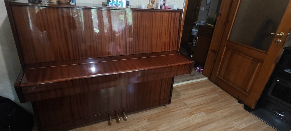 Пиано Беларус с 3 педала