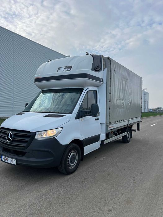 Mercedes Sprinter lift