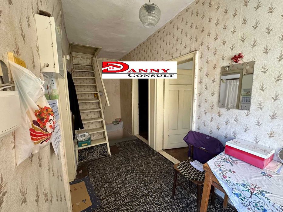 Къща с двор в с. Върбовка