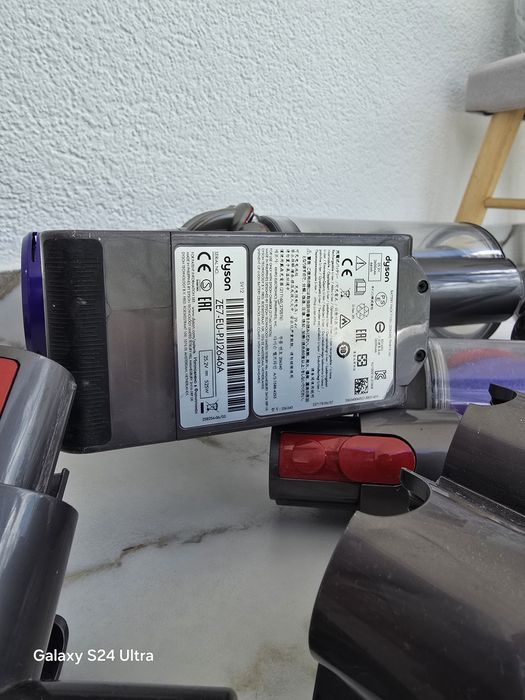 Dyson V10  веритикална прахосмукачка