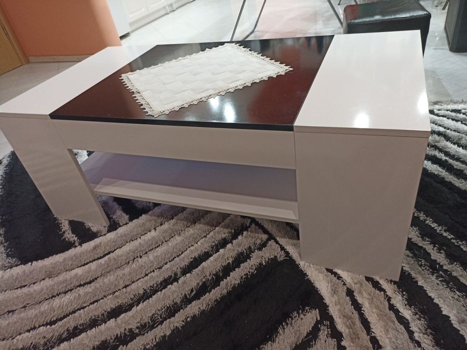 Холна маса -черно-бяла