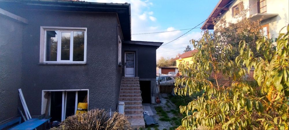 Продават се две къщи в жк. Църква, гр. Перник