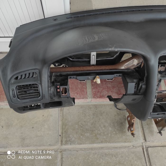 Продам панель на Мазда 626 птичка