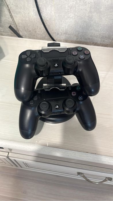 Продам приставку PS4 с дисками