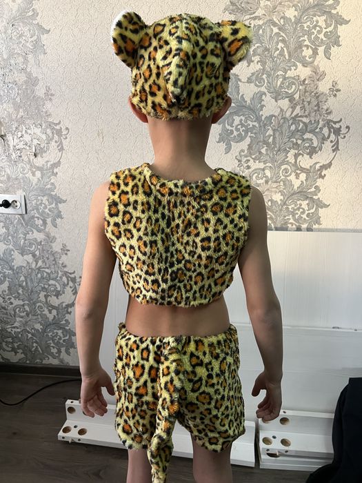 Продам детский костюмчик 2-5 лет подойдет