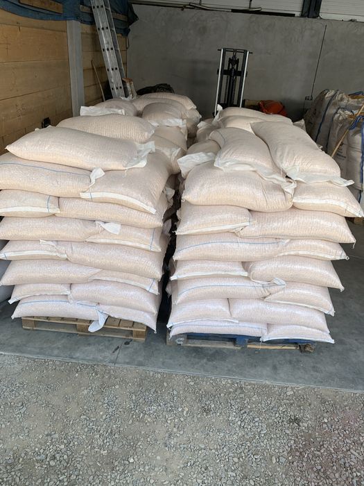 Vând semințe de floarea soarelu grăunțe de porumb și grâu