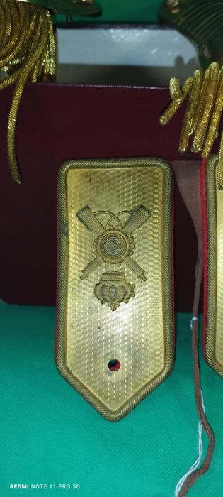 Еполети ордени медали пагони нашивки отличия