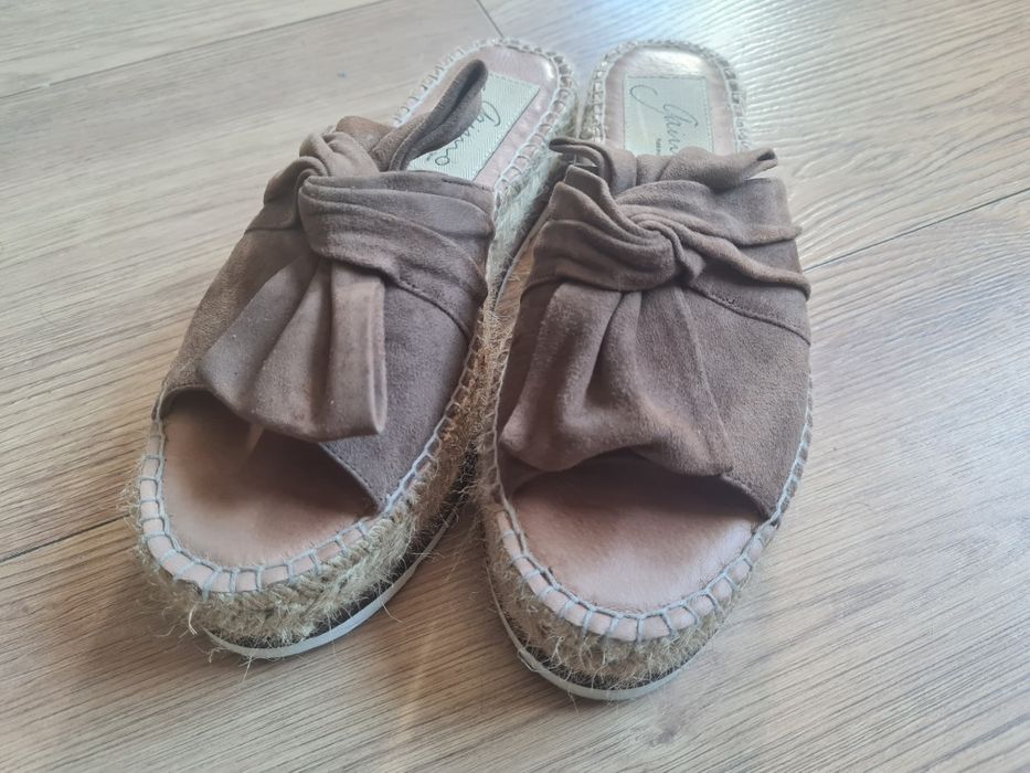 Papuci piele intoarsa