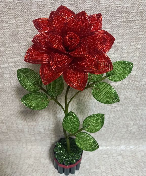 Розы из бисера .