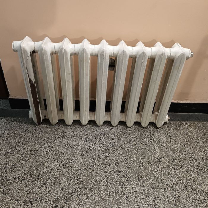 Продавам 3 броя чугунени радиатори