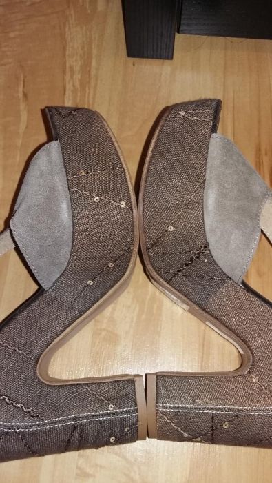 Велурени сандали