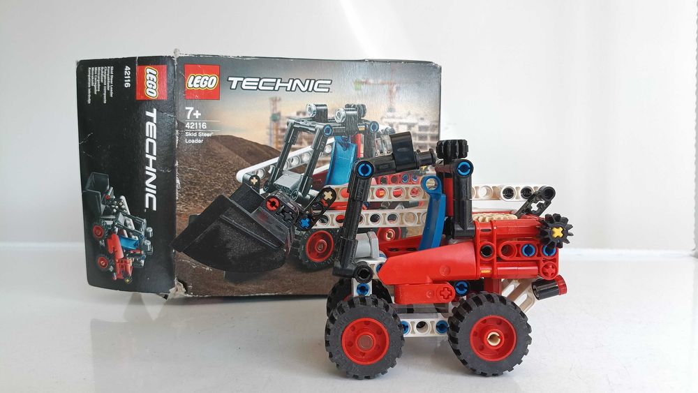 LEGO конструктори , единият е неразпечатан .